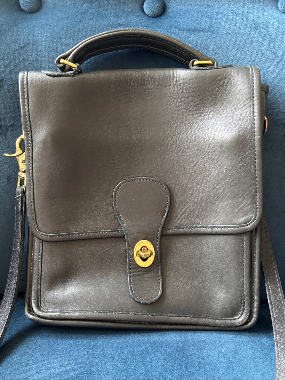 COACH Vintage Coach Station Bag
Black crossbody bag